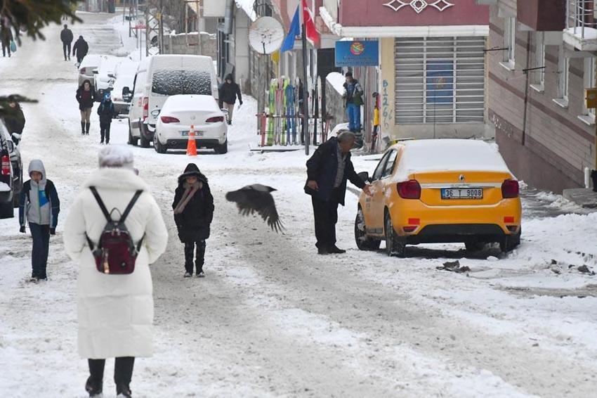 Lapa lapa kar yağışları ve sağanak yağışlar dondurucu soğuklarla beraber dönüyor! Meteoroloji 27 ili uyardı