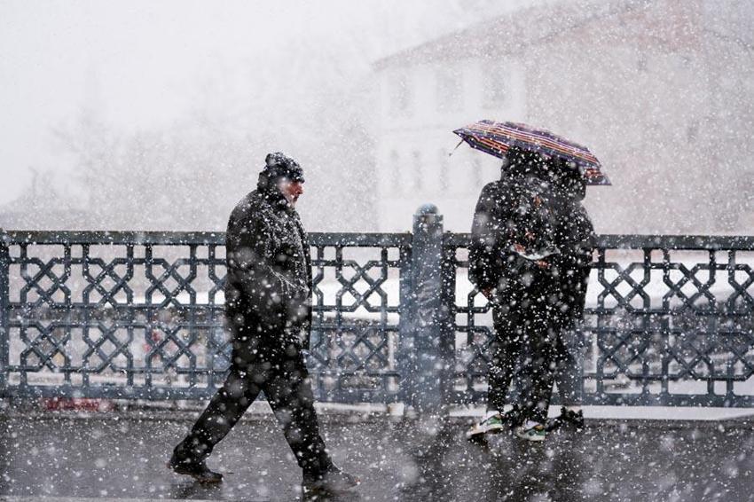 Lapa lapa kar yağışları ve sağanak yağışlar dondurucu soğuklarla beraber dönüyor! Meteoroloji 27 ili uyardı