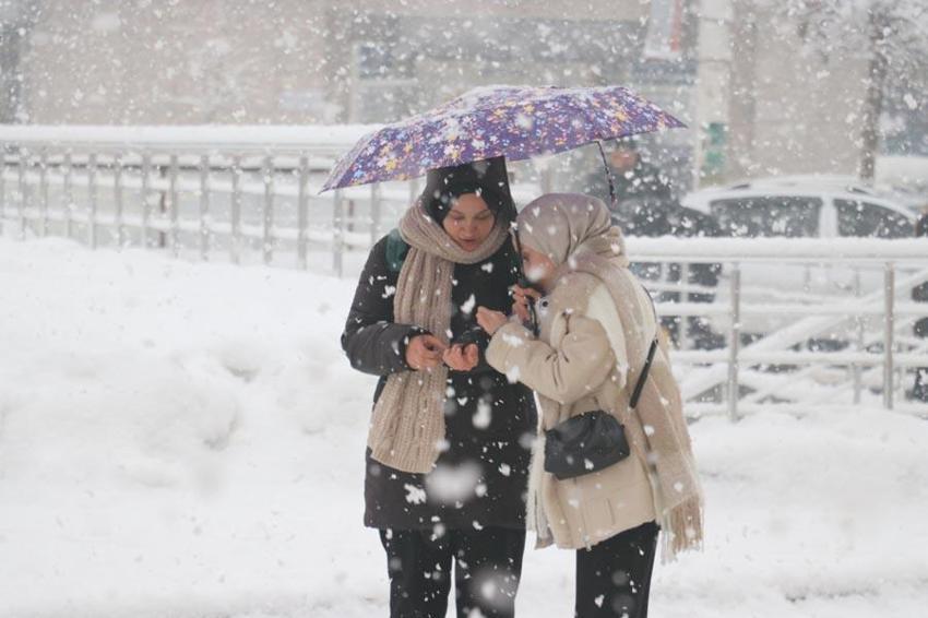 Lapa lapa kar yağışları ve sağanak yağışlar dondurucu soğuklarla beraber dönüyor! Meteoroloji 27 ili uyardı
