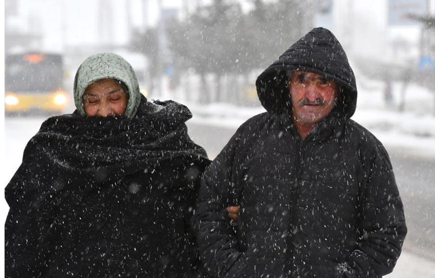 Lapa lapa kar yağışları ve sağanak yağışlar dondurucu soğuklarla beraber dönüyor! Meteoroloji 27 ili uyardı