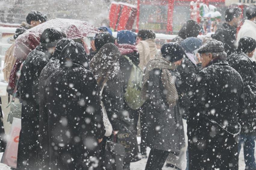 Lapa lapa kar yağışları ve sağanak yağışlar dondurucu soğuklarla beraber dönüyor! Meteoroloji 27 ili uyardı