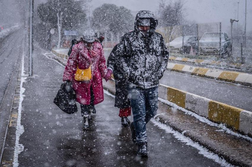 Lapa lapa kar yağışları ve sağanak yağışlar dondurucu soğuklarla beraber dönüyor! Meteoroloji 27 ili uyardı