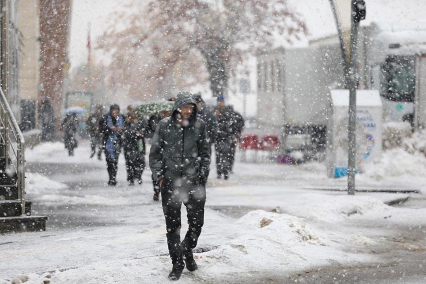 Lapa lapa kar yağışları ve sağanak yağışlar dondurucu soğuklarla beraber dönüyor! Meteoroloji 27 ili uyardı