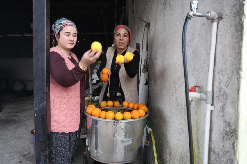 Adanalı kadınlar servet üretiyor! Tarlada 5, kazanda 300 lira! Türkiye'nin her yerinden sipariş yağıyor