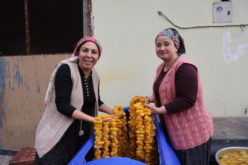 Adanalı kadınlar servet üretiyor! Tarlada 5, kazanda 300 lira! Türkiye'nin her yerinden sipariş yağıyor