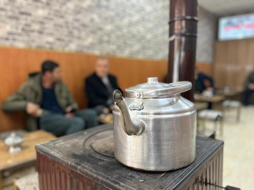 İçinde tam 25 çeşit bitki var! Van'da soba üzerinde demlenen bu karışım yok satıyor