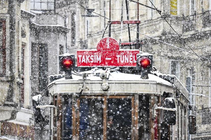 Kar yağışı ve kuvvetli fırtına geliyor: Meteoroloji 48 ili uyardı, Prof. Dr. Orhan Şen tarih vererek açıkladı: İstanbul'a kar aniden bastıracak