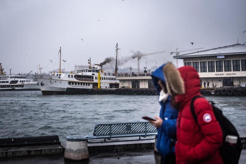 Kar yağışı ve kuvvetli fırtına geliyor: Meteoroloji 48 ili uyardı, Prof. Dr. Orhan Şen tarih vererek açıkladı: İstanbul'a kar aniden bastıracak