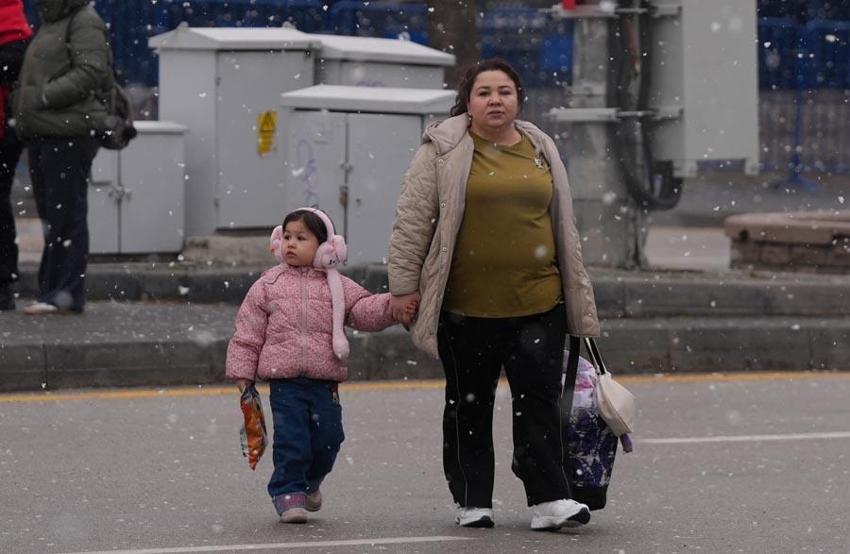 Kar yağışı ve kuvvetli fırtına geliyor: Meteoroloji 48 ili uyardı, Prof. Dr. Orhan Şen tarih vererek açıkladı: İstanbul'a kar aniden bastıracak