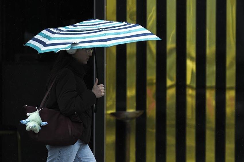 Kar yağışı ve kuvvetli fırtına geliyor: Meteoroloji 48 ili uyardı, Prof. Dr. Orhan Şen tarih vererek açıkladı: İstanbul'a kar aniden bastıracak