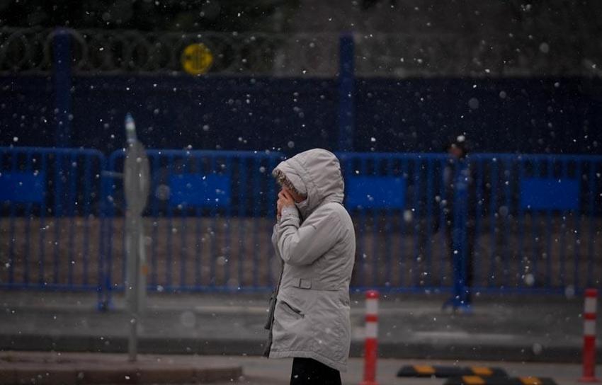Kar yağışı ve kuvvetli fırtına geliyor: Meteoroloji 48 ili uyardı, Prof. Dr. Orhan Şen tarih vererek açıkladı: İstanbul'a kar aniden bastıracak