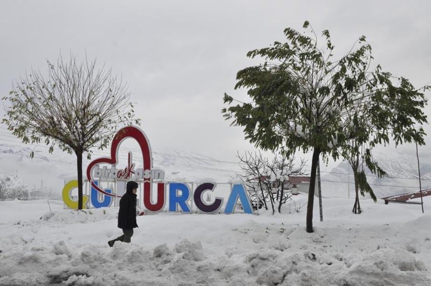 Kar yağışı ve kuvvetli fırtına geliyor: Meteoroloji 48 ili uyardı, Prof. Dr. Orhan Şen tarih vererek açıkladı: İstanbul'a kar aniden bastıracak