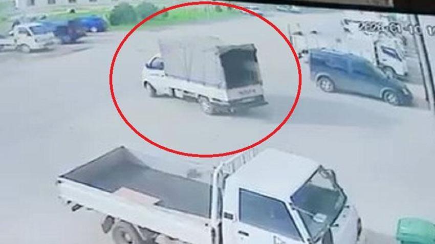 Bursa'da saatteki hızı 105,5 kilometreye ulaşan fırtına hayatı olumsuz etkiledi