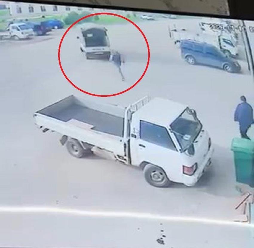 Bursa'da saatteki hızı 105,5 kilometreye ulaşan fırtına hayatı olumsuz etkiledi