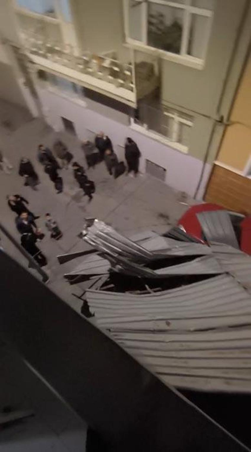 Bursa'da saatteki hızı 105,5 kilometreye ulaşan fırtına hayatı olumsuz etkiledi