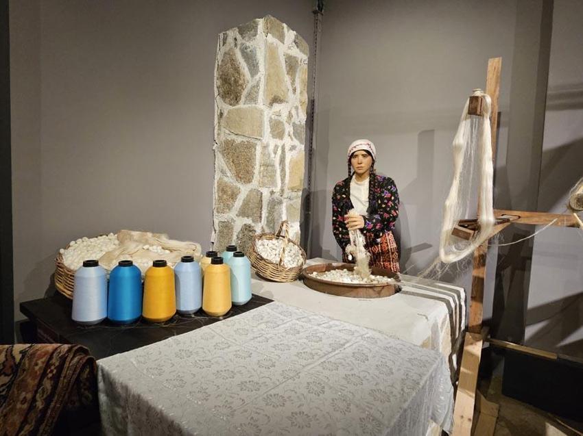 El işi ürünler Elazığ'ın geçmişine ışık tutuyor