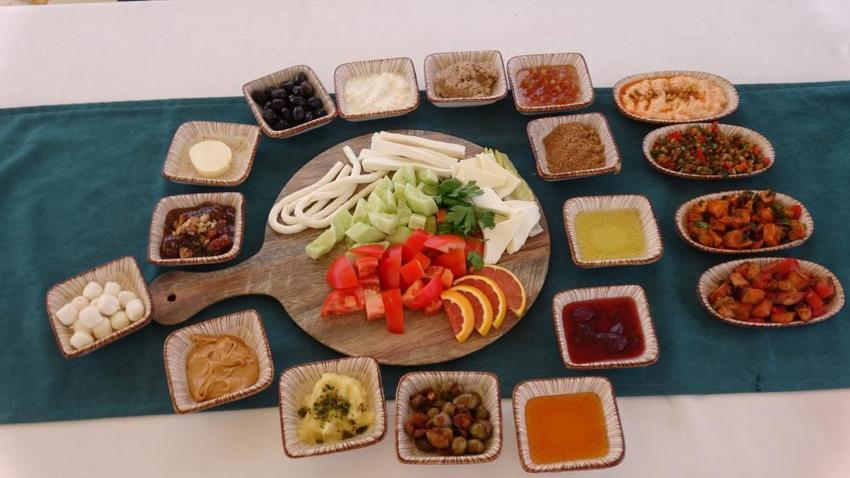 Gaziantep'te köylü kadınların emeği paraya dönüştü! Kocalarından tek tek imza alıp kadınları şehre götürdü