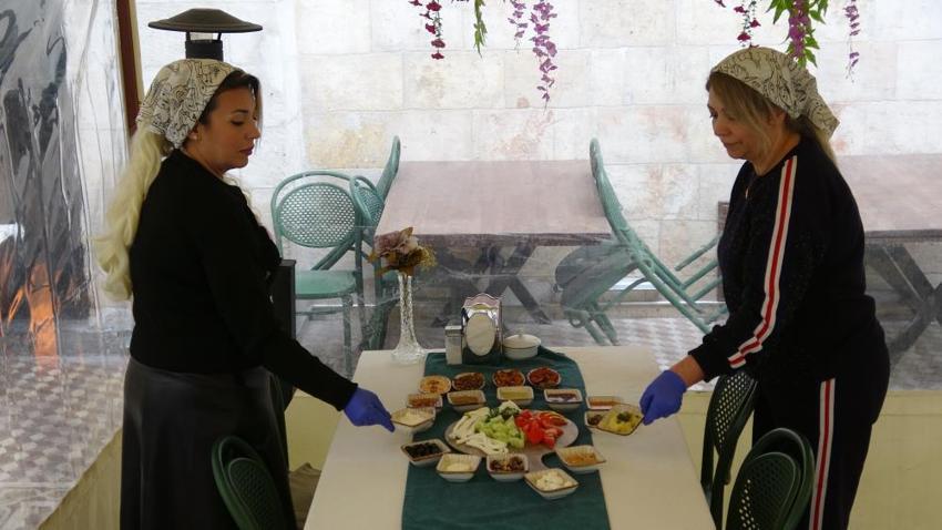 Gaziantep'te köylü kadınların emeği paraya dönüştü! Kocalarından tek tek imza alıp kadınları şehre götürdü