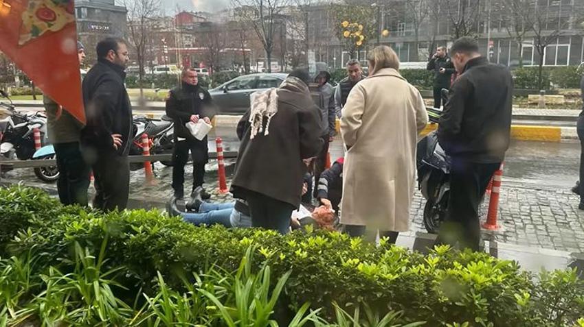 Beyoğlu'nda devrilen tabelanın altında kalan genç kadın yaşam mücadelesi veriyor! O anlar an be an kamerada