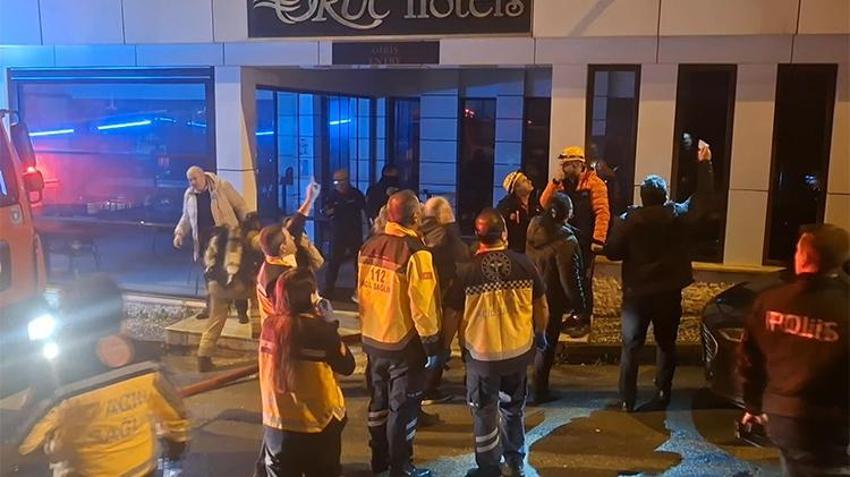 Bursa'da otelde yangın paniği! Binayı duman kapladı, 5 kişi hastaneye kaldırıldı