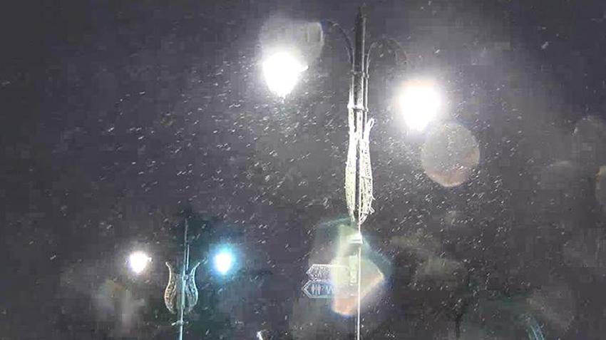 İstanbul'da kar başladı zorlu 24 saate girildi! Uzman isim ne kadar süreceğini açıkladı: 41 ile sarı kodlu uyarı