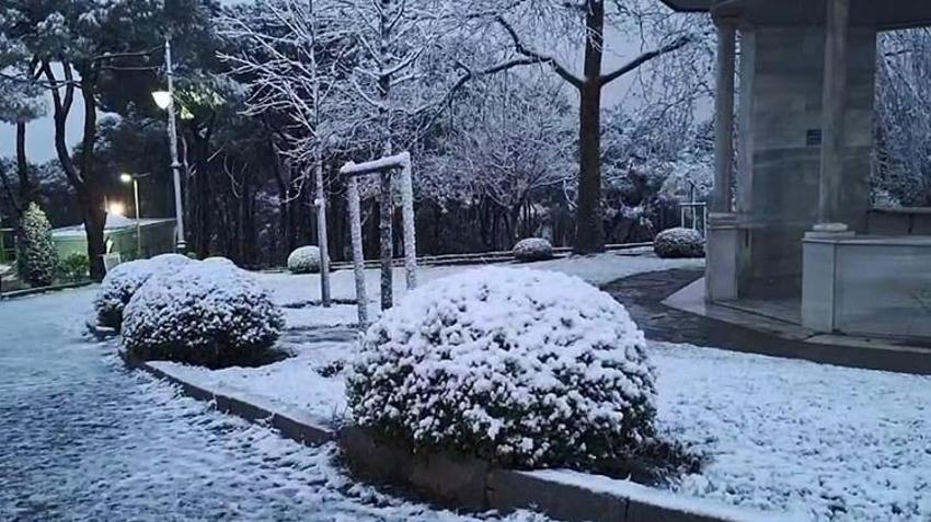 İstanbul'da kar başladı zorlu 24 saate girildi! Uzman isim ne kadar süreceğini açıkladı: 41 ile sarı kodlu uyarı