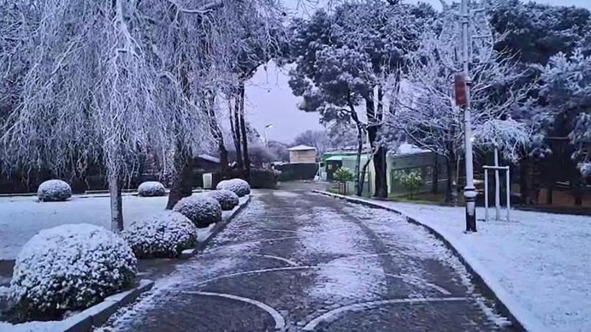 İstanbul'da kar başladı zorlu 24 saate girildi! Uzman isim ne kadar süreceğini açıkladı: 41 ile sarı kodlu uyarı