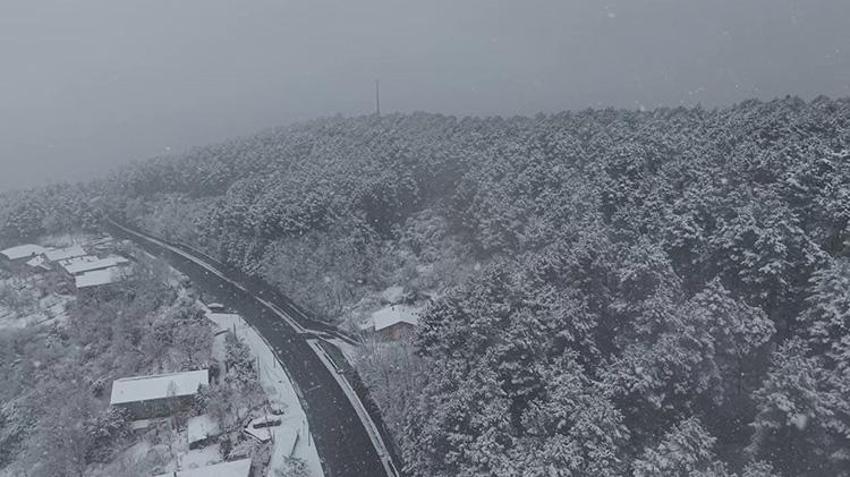 İstanbul'da kar başladı zorlu 24 saate girildi! Uzman isim ne kadar süreceğini açıkladı: 41 ile sarı kodlu uyarı