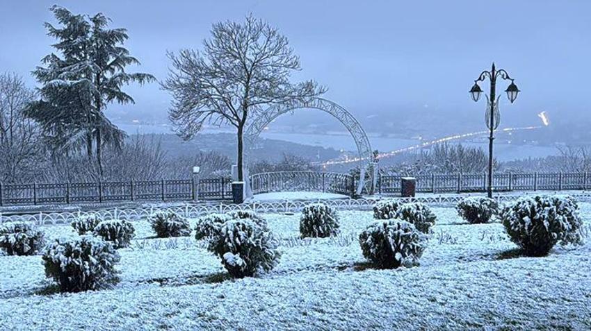 İstanbul'da kar başladı zorlu 24 saate girildi! Uzman isim ne kadar süreceğini açıkladı: 41 ile sarı kodlu uyarı
