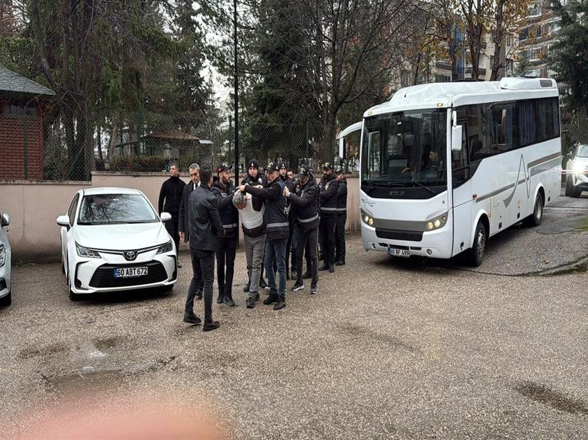 Tokat'ta vicdan azabı hata yaptırdı: Babasını öldürdü, kireçleyip gömdü! 4 ay yetti