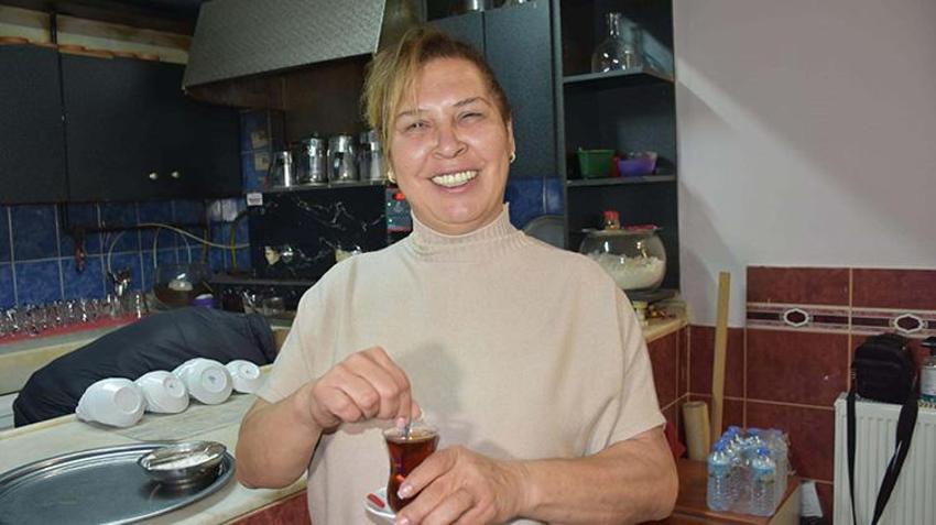 İzmirli kadın 25 yıllık başkanı devirip, kahvecilerin ilk kadın başkanı oldu