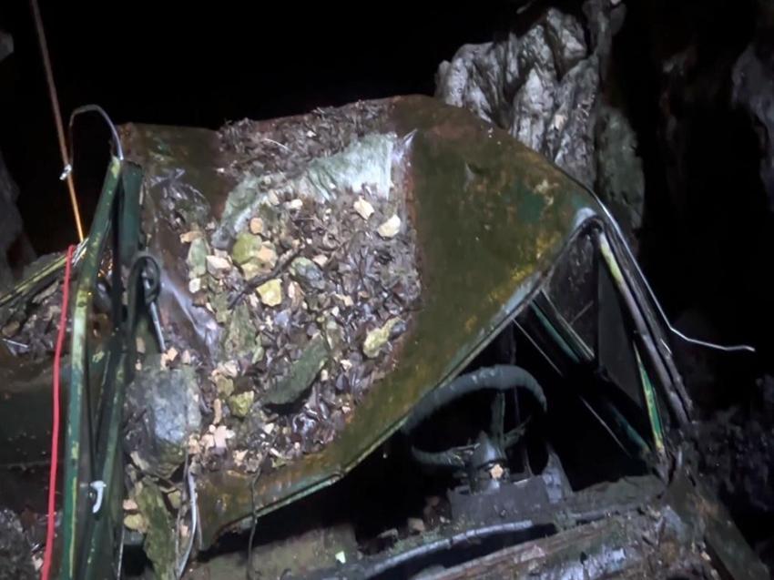 Ünlü fenomen Antalya'da mağarada buldu: Görünce tüyleri ürperdi! Kadın cüzdanı ele verdi