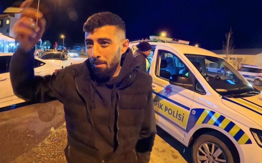 Alkollü sürücü ehliyeti kaptırdı içmeye devam etti: 'Vallahi on numara içtim!' O anlar kamerada