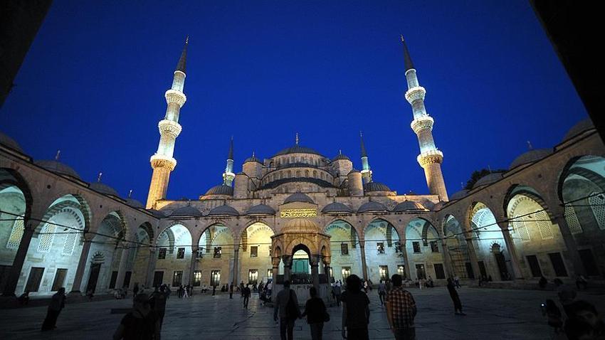 Miraç Kandili namazı nasıl kılınır? Kaç rekat, nasıl niyet edilir? Diyanet Miraç Gecesi namazı adım adım kılınışı