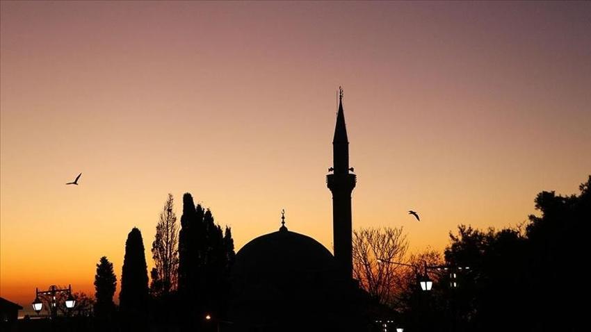 Miraç Gecesi kılınabilecek nafile namazlar nelerdir? 2 rekat tevbe, 12 rekat hacet ve 100 rekat nafile namazı kılınışları