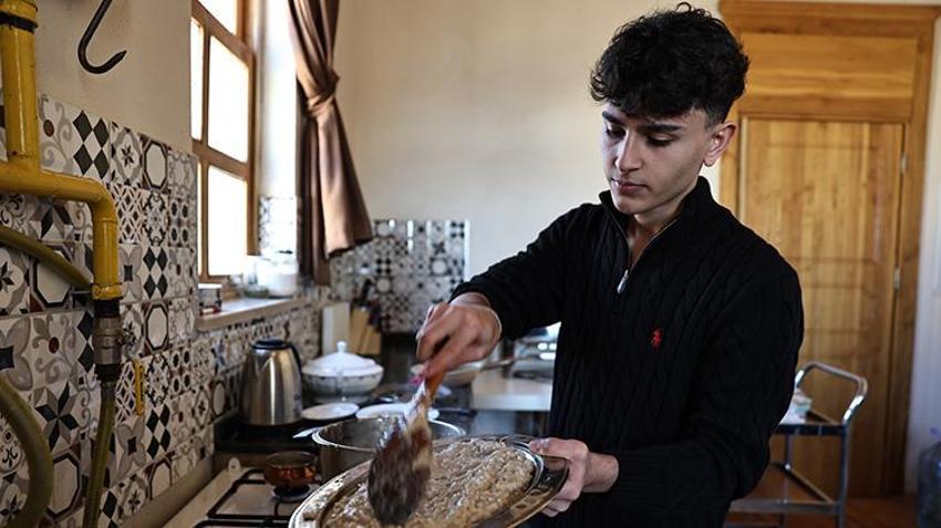 Bayburt’un unutulmaya yüz tutmuş 40 çeşit lezzeti 17 yaşındaki Metehan'a emanet! Anneannesinden öğrendi, Şimdi Tüm Türkiye’ye tanıtıyor