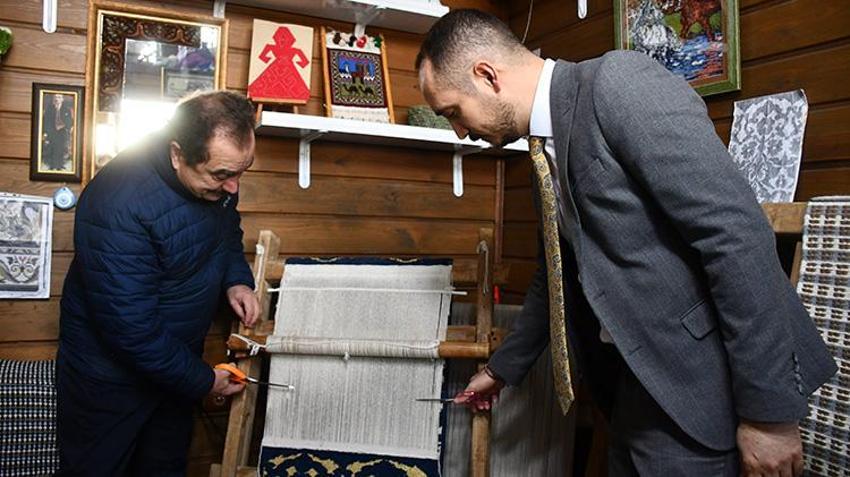 6 aylık sabır meyvesini verdi: Bilecik'in Kaybolmaya yüz tutan 'Kadife Çatma' halısı kesildi!