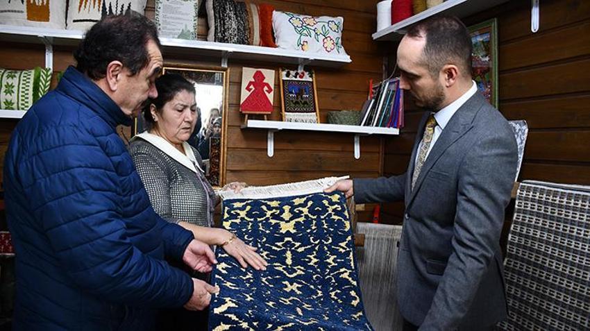 6 aylık sabır meyvesini verdi: Bilecik'in Kaybolmaya yüz tutan 'Kadife Çatma' halısı kesildi!