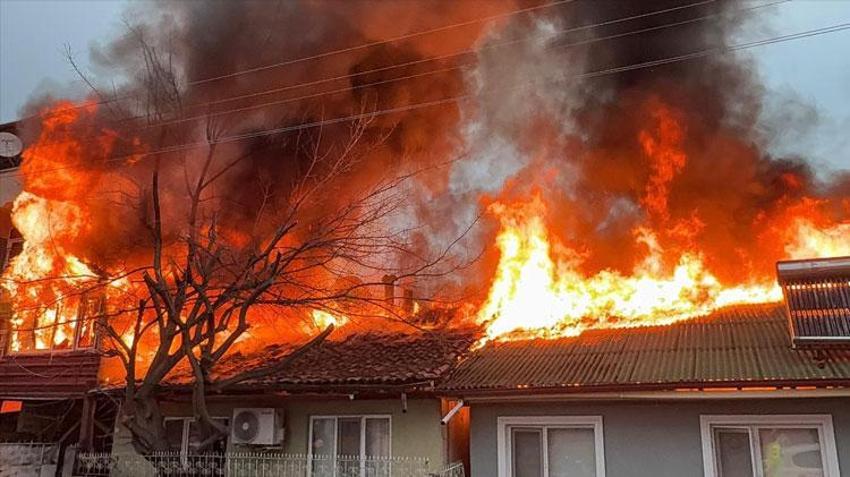Erbaa'da kediler üşümesin diye yakılan soba faciaya dönüştü: İki ev küle döndü