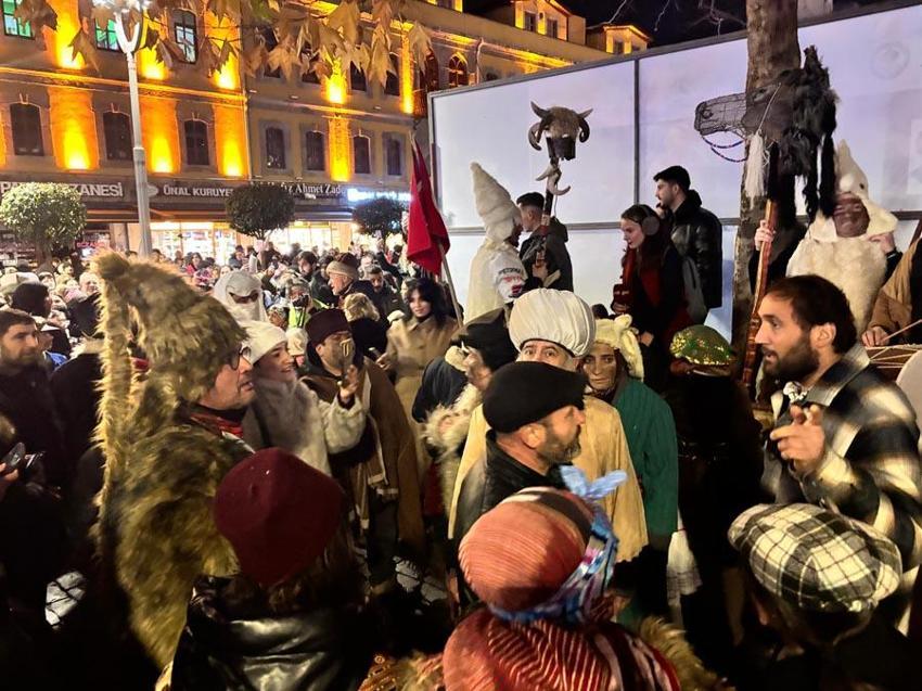 Trabzon'da yüzyıllık 'Kalandar' coşkusu! 13 Ocak akşamı ritüeli başladı: Bolluk ve bereket getirsin