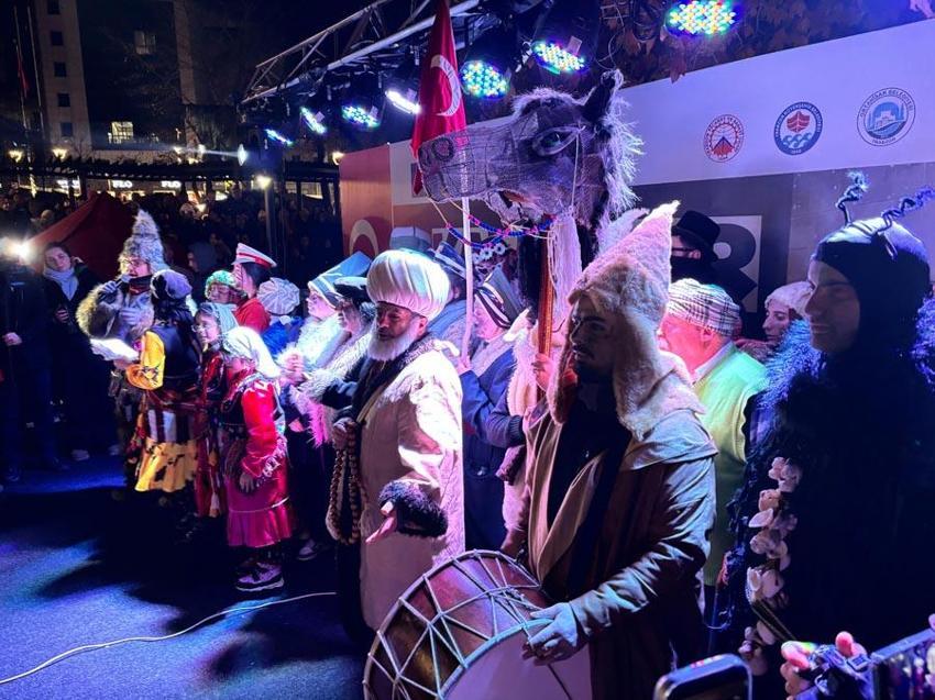 Trabzon'da yüzyıllık 'Kalandar' coşkusu! 13 Ocak akşamı ritüeli başladı: Bolluk ve bereket getirsin