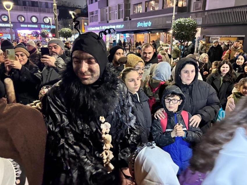Trabzon'da yüzyıllık 'Kalandar' coşkusu! 13 Ocak akşamı ritüeli başladı: Bolluk ve bereket getirsin