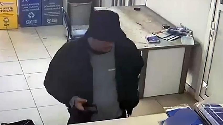 Adana'da yeni dolandırıcılık yöntemi! Rizeli vatandaşı kargo bilgileriyle dolandırdılar: O anlar kamerada