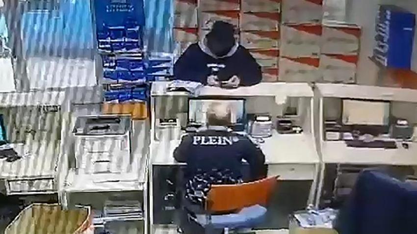 Adana'da yeni dolandırıcılık yöntemi! Rizeli vatandaşı kargo bilgileriyle dolandırdılar: O anlar kamerada