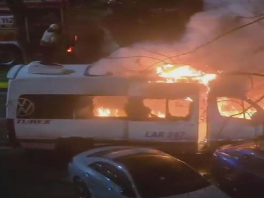 Beylikdüzü'nde facia son anda önlendi! Öğrenci servisinde yangın çıktı!