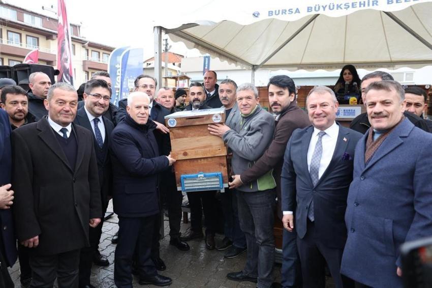 Bursa Büyükşehir'den dağ yöresine arı kovanı desteği