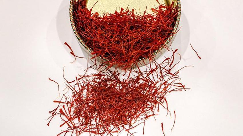 Kırmızı altının fiyatı üreticiyi zengin etti! Yılda bir defa hasat ediliyor ama bereketi 12 ay sürüyor