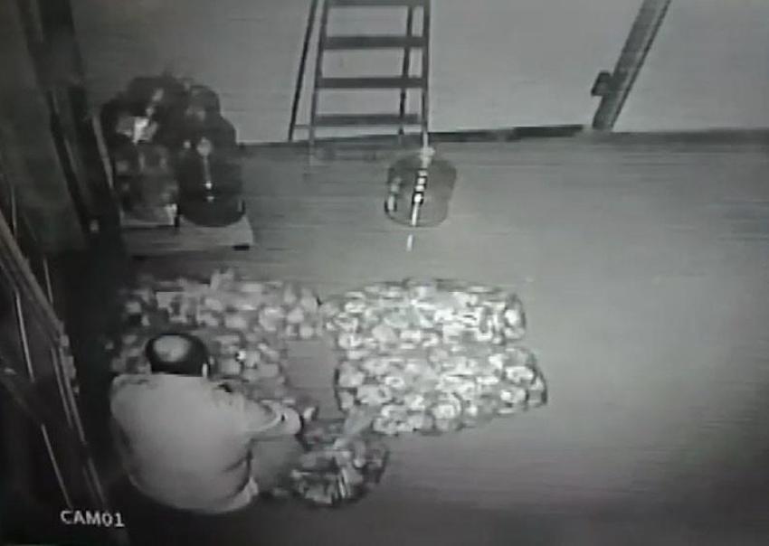Eskişehir’de akıl almaz ekmek oyunu! Kayıt altına alındı