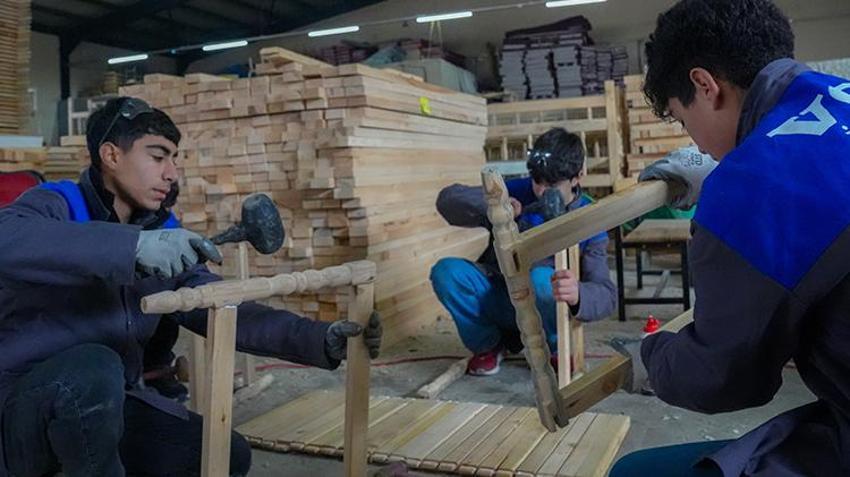 Diyarbakır'da lise resmen fabrikaya döndü! Öğrenciler para basıyor, 50 milyon lira ciro yaptılar