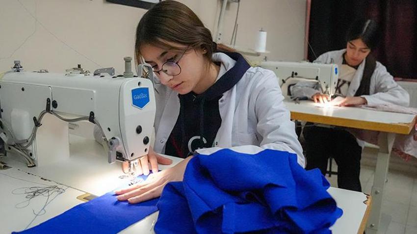Diyarbakır'da lise resmen fabrikaya döndü! Öğrenciler para basıyor, 50 milyon lira ciro yaptılar